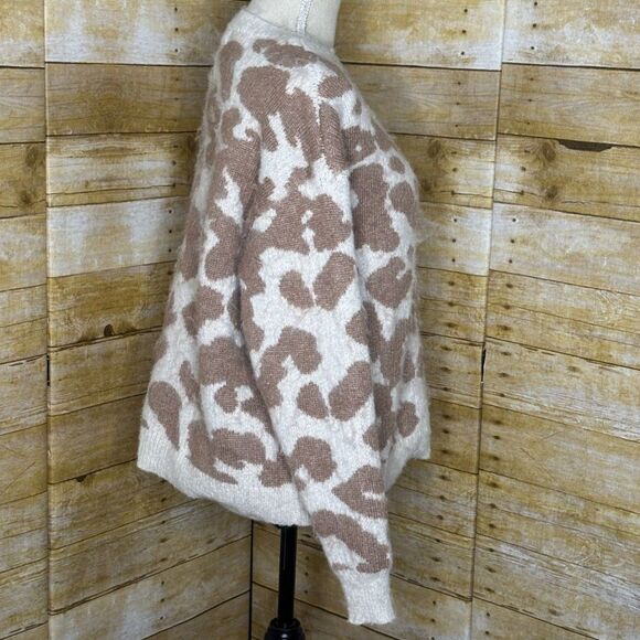 A.N.A COZY FUZZY TAUPE WHITE CASUAL  ANIMAL PRINT OVERSIZE CREWNECK SWEATER SZ.S - Picture 2 of 3